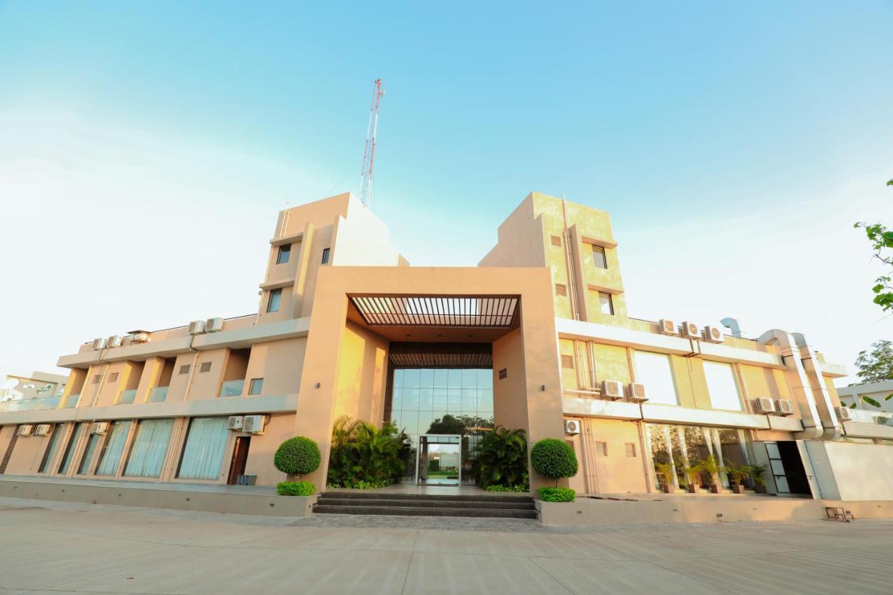Club Heaven Palanpur Hotel Exterior photo